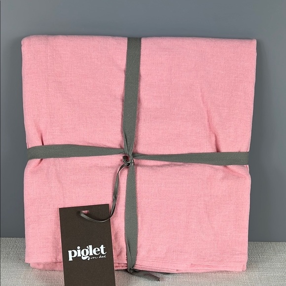 Piglet in Bed Square Linen Blend Pillowcases Pink Bloom 25.5 x 25.5 Set of 2 NEW - Picture 1 of 7